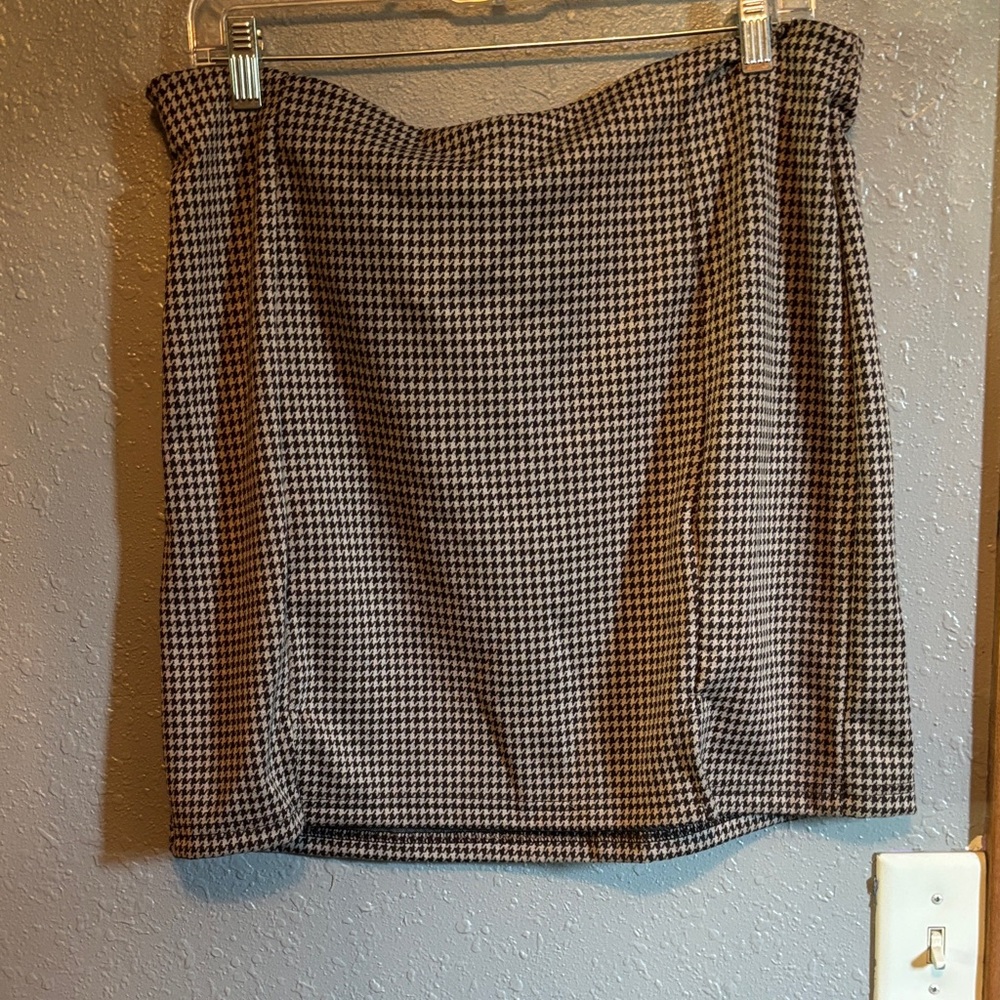 Houndstooth skirt